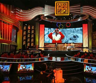 Trong một trường quay sản xuất chương trình Olympic của CCTV - Ảnh: New York Times.