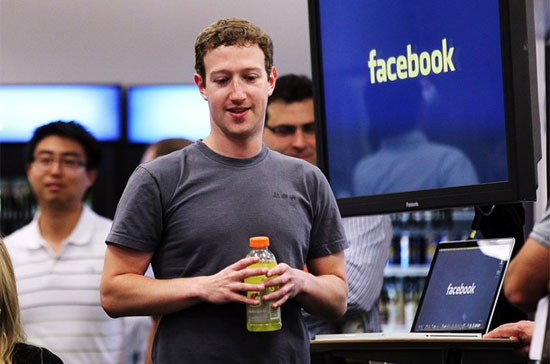 CEO của Facebook, Mark Zuckerberg. Mạng xã hội này hiện đã có tới 800 triệu thành viên trên toàn cầu - Ảnh: Reuters.