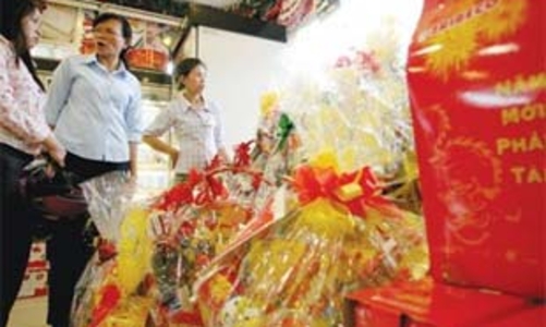 “Dùng hàng Việt” hay hàng Việt phải được dùng?