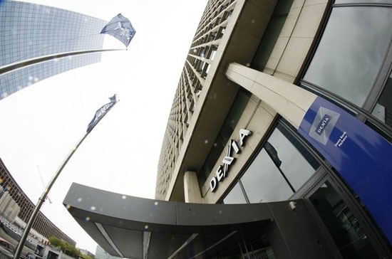 Dexia nắm giữ một lượng lớn trái phiếu của Hy Lạp, quốc gia đang ngấp nghé bờ vực vỡ nợ - Ảnh: Reuters.