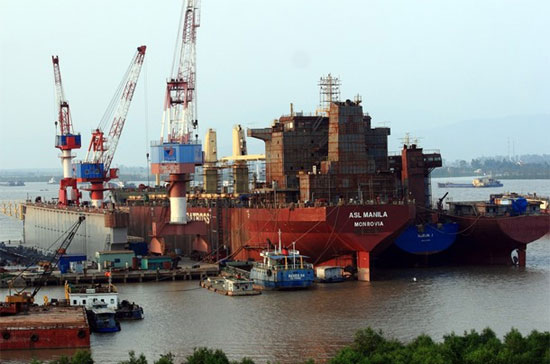  Theo ước tính của Đảng ủy khối doanh nghiệp Trung ương, trong năm nay Tập đoàn Công nghiệp Tàu thủy (Vinashin) có khả năng lỗ 3.092 tỷ đồng - Ảnh: Getty.