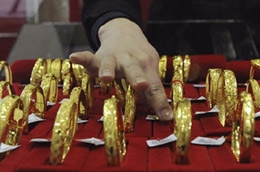 Vàng mất giá sáng đầu tuần.