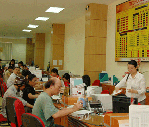 Giao dịch tại Techcombank.