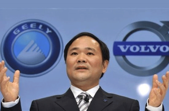 Mặc dù là một trong những tỷ phú giàu có nhất ở Trung Quốc, ông Li ăn mặc khá giản dị và sống trong một căn hộ chung cư khiêm tốn tại Bắc Kinh.