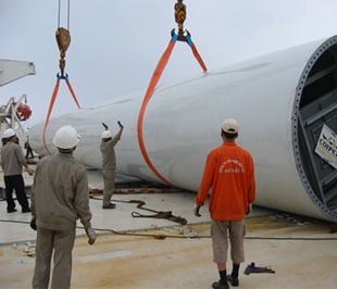 Các loại máy xếp dỡ hàng hóa cũng được bổ sung vào diện được giảm thế giá trị gia tăng.