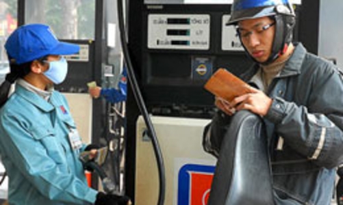 Thương nhân đầu mối phải quy định giá xăng dầu cho đại lý