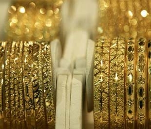 Giá vàng đang nhận được sự hỗ trợ từ khả năng các ngân hàng trung ương trên toàn cầu đồng loạt cắt giảm lãi suất - Ảnh: AP.