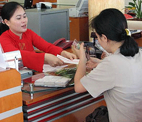 Ngân hàng không được thực hiện bất kỳ hình thức nào làm tăng chi phí vốn vay thực tế của khách hàng ngoài lãi suất cho vay.