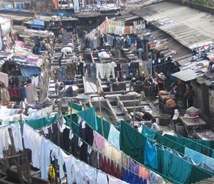 Một khu nhà ổ chuột ở Mumbai, Ấn Độ.