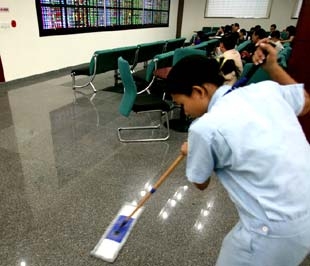 Sàn Tp.HCM đã xuất hiện những phiên thử đáy với dao động mạnh ngay trong ngày - Ảnh: Việt Tuấn.