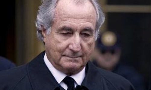Y án 150 năm tù giam cho Madoff