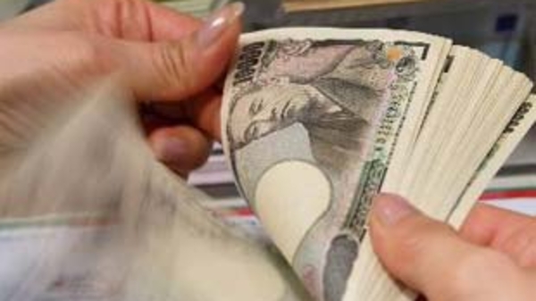 “Phản công” khủng hoảng: Những nỗ lực mới và tác dụng