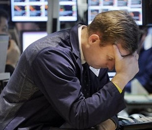 Chứng khoán Mỹ đã giảm trên 5% và đây là phiên giảm điểm mạnh nhất trong lịch sử sau ngày bầu cử tổng thống - Ảnh: AP.