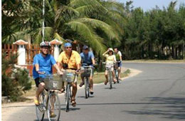Chín tháng đầu năm 2009, cả nước đã đón 2,7 triệu lượt khách du lịch, giảm 16% so với cùng kỳ 2008.