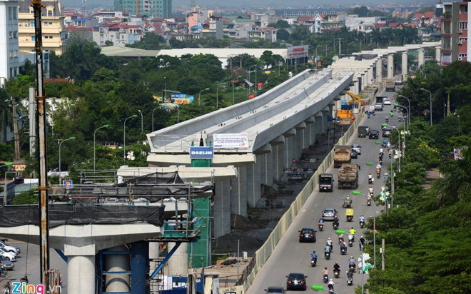 <span style="font-family: 'Times New Roman'; font-size: 15px;">Tuyến đường sắt đô thị Nhổn - Ga Hà Nội được khởi công từ 2006 với tổng mức đầu tư ban đầu được phê duyệt 18.408 tỷ, nay đội lên thành 36.000 tỷ đồng và chưa ấn định được thời gian hoàn thiện dự án.</span>