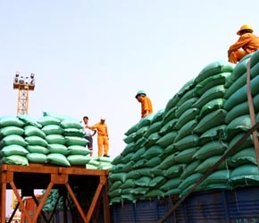 Những vấn đề như cơ sở hạ tầng, nguồn nhân lực, sở hữu trí tuệ, Luật Doanh nghiệp, Luật Đầu tư,... được các đại diện doanh nghiệp quan tâm nhấn mạnh và là những vấn đề cần được giải quyết thông qua công cuộc cải cách kinh tế nói chung - Ảnh: Việt Tuấn.