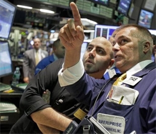 Cổ phiếu khối tài chính, năng lượng và sản xuất công nghiệp đã dẫn đầu về biên độ tăng điểm, qua đó giúp thị trường duy trì vị thế tăng vững chắc - Ảnh: AP.