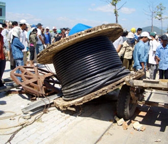 "Đặc biệt, những tháng cuối năm 2007 và đầu năm 2008 liên tiếp xảy ra những vụ tai nạn lao động nghiêm trọng tại một số công trình xây dựng và khai thác khoáng sản".