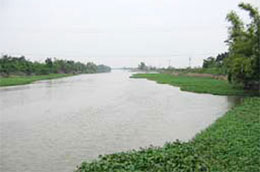 Vành đai xanh sông Nhuệ tạo vùng đệm cách biệt giữa đô thị lõi lịch sử với phần mở rộng mới của đô thị hạt nhân trên tuyến vành đai IV kiểm soát phát triển lan tỏa tự phát.