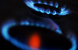 Giá gas trên thế giới giảm mạnh đã "kéo" giá gas trong nước đi xuống.