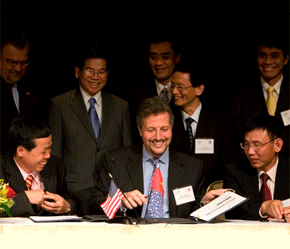 Lễ ký hợp tác 3 bên tại Washington (Mỹ).