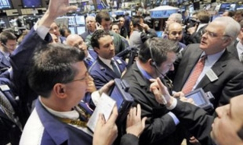 Vàng bám trụ mốc 2 triệu đồng/chỉ, giá USD 