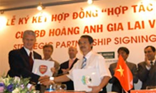 Hợp đồng giữa Arsenal và Hoàng Anh Gia Lai: “Một phi vụ làm ăn”