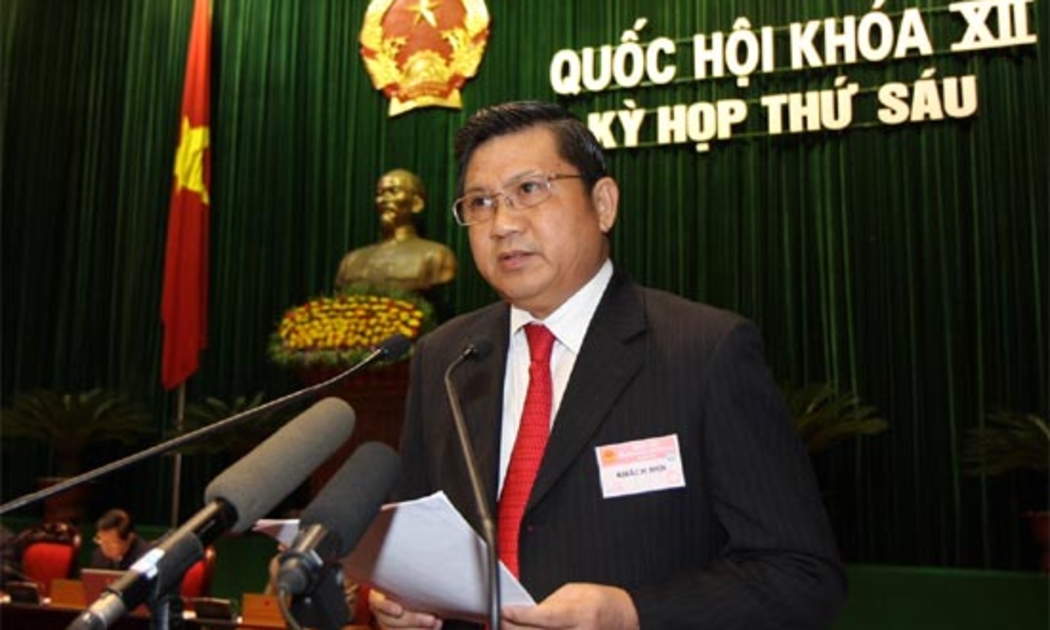 Thống đốc Ngân hàng Nhà nước Nguyễn Văn Giàu trả lời chất vấn tại Quốc hội sáng nay.
