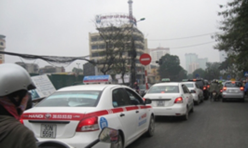 Nhiều hãng taxi tăng giá cước