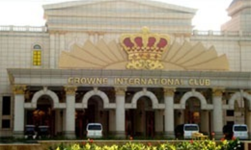 Chủ đầu tư đã gỡ bỏ dòng chữ “Crown Casino” từ tháng 2/2010 và hiện đang sử dụng cụm từ “Crown International Club”.