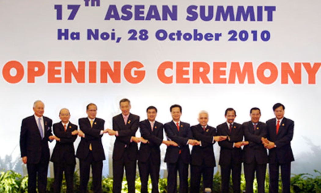 Trưởng đoàn các nước ASEAN trong lễ khai mạc Hội nghị ASEAN 17 ngày 28/10/2010. Ảnh: Chinhphu.vn.
