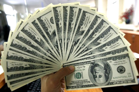 Có thể thấy rằng, Ngân hàng Nhà nước khá hài lòng với tỷ giá hiện tại và đang tích cực mua vào nhưng theo một nhà phân tích thì đó mới chỉ là sự yên tâm trong ngắn hạn - Ảnh: Reuters.