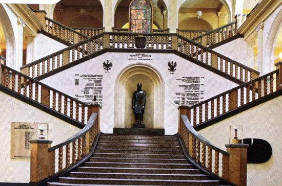 AGH nằm trong số những trường đại học tốt nhất của Ba Lan và châu Âu.