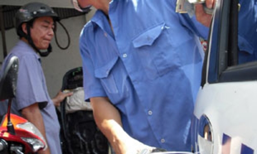 Xăng dầu tăng giá từ 500 - 700 đồng/lít 