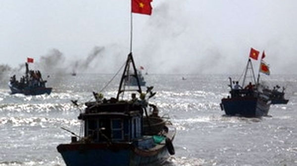 Phản đối tàu quân sự Trung Quốc uy hiếp tàu cá Việt Nam