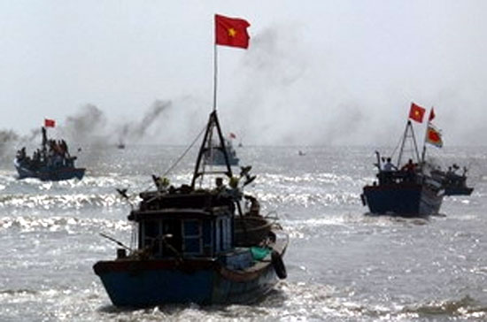 Ngày 1/6, tàu quân sự của Trung Quốc đã dùng súng uy hiếp tàu cá PY 92305 TS của ngư dân tỉnh Phú Yên.