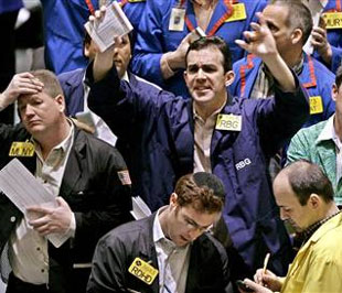 Do nhu cầu tiêu thụ dầu giảm, giá dầu giảm 30% trong mấy tuần gần đây và lần đầu tiên trong 5 tháng, xuống dưới 100 USD/thùng vào ngày 9/9.