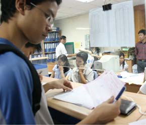 Cơn sốt cổ phiếu bắt đầu có dấu hiệu giảm dần - Ảnh: Việt Tuấn.