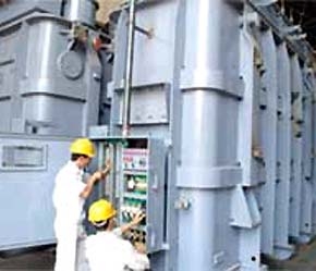 Máy biến áp 110KV-25MVA được chế tạo tại Công ty Cơ điện Thủ Đức - Ảnh: SGGP.