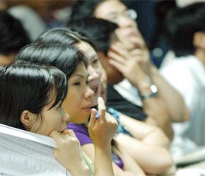 Qua phiên hôm nay, thị trường tiếp tục thể hiện xu hướng giảm của tuần trước, tuần được xem là “ngóng đợi” kết quả đấu giá cổ phần Bảo Việt - Ảnh: TP.