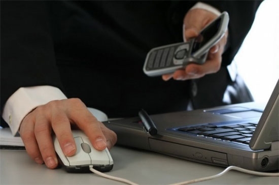 Hiện tại, không phải không còn những thắc mắc xung quanh phương thức đăng ký sử dụng, cách thức sử dụng, cũng như những nghi ngại chính đáng về tính bảo mật của các dịch vụ ngân hàng trực tuyến.