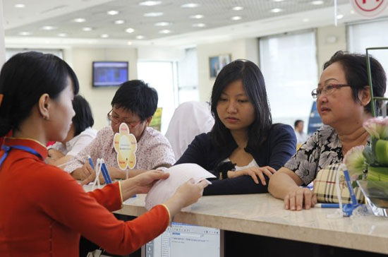 Khó khăn của doanh nghiệp và người vay vốn lãi suất cao hiện nay có thể truyền dẫn sang chính ngân hàng.