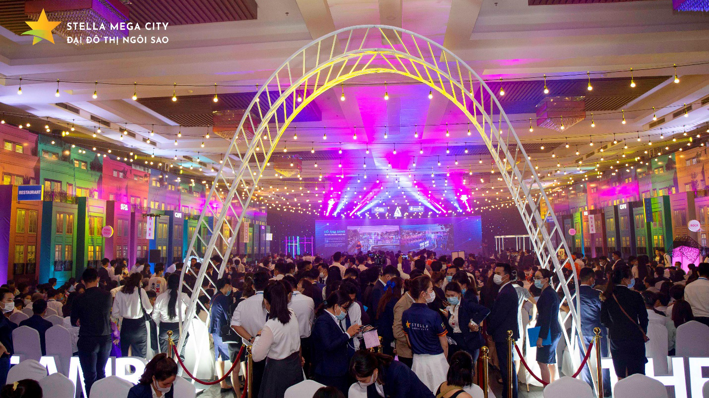 Hơn 1.300 khách hàng đến tham dự sự kiện giới thiệu phân khu The Ambi thuộc Đại đô thị Stella Mega City.