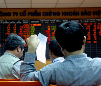 Giãn nợ và khoanh nợ là giải pháp được xét đến đầu tiên để ngăn chặn việc các công ty chứng khoán và ngân hàng ép bán cổ phiếu cầm cố, repo.