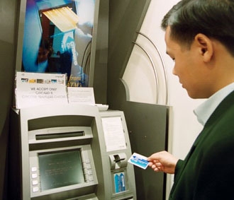 Dịch vụ thẻ - một loại hình dịch vụ chất lượng cao.