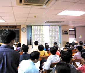 Đây được xem là một cẩm nang quan trọng, hỗ trợ phần nào các nhà đầu tư trong việc nhìn nhận và đánh giá doanh nghiệp trước khi ra quyết định đầu tư - Ảnh: Việt Tuấn.