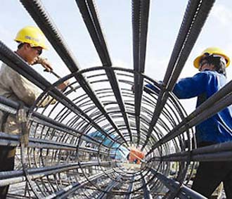 Theo ông Phạm Chí Cường, hiện mức chênh lệch giá giữa giá nguyên liệu với giá thành phẩm thép đã lên tới gần 2.500 USD
