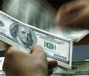 Lượng dự trữ ngoại tệ có khả năng vượt trên 20 tuần nhập khẩu đã nằm trong dự tính của một số chuyên gia. Và khi trả lời VnEconomy, lãnh đạo Ngân hàng Nhà nước cũng đã chính thức đưa ra con số này - Ảnh: Reuters.