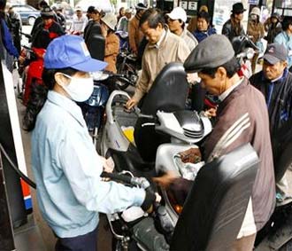 Giá xăng dầu sẽ điều chỉnh theo hướng ưu tiên thực hiện mục tiêu kiềm chế lạm phát, phù hợp với khả năng bù lỗ từ ngân sách.