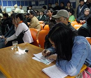 Lại thêm một phiên đồng loạt đặt bán giá sàn.